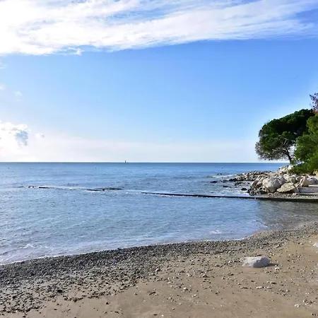 Klimatisierte In Zambratija Mit Gepflegtem Garten Umag