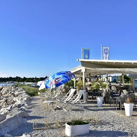Klimatisierte In Zambratija Mit Gepflegtem Garten