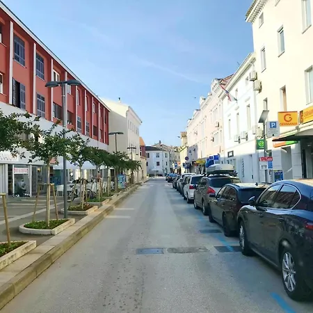 아파트 Klimatisierte In Zambratija Mit Gepflegtem Garten