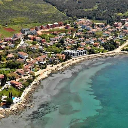 아파트 Klimatisierte In Zambratija Mit Gepflegtem Garten 우마그