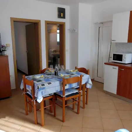 아파트 Klimatisierte In Zambratija Mit Gepflegtem Garten *